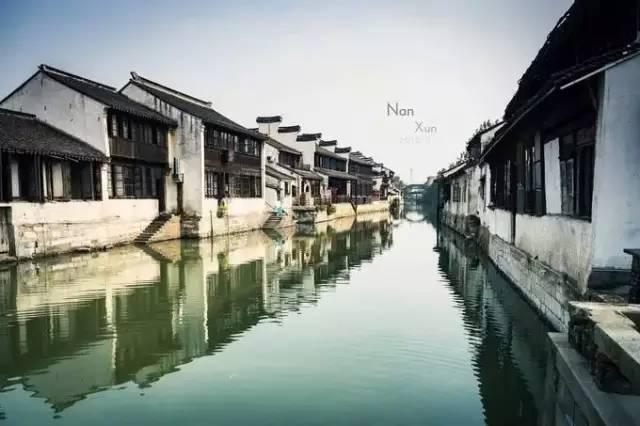 如何评价吕颂贤版的《笑傲江湖》？